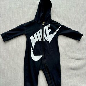 Nike Kids Black and White Hooded Footie
